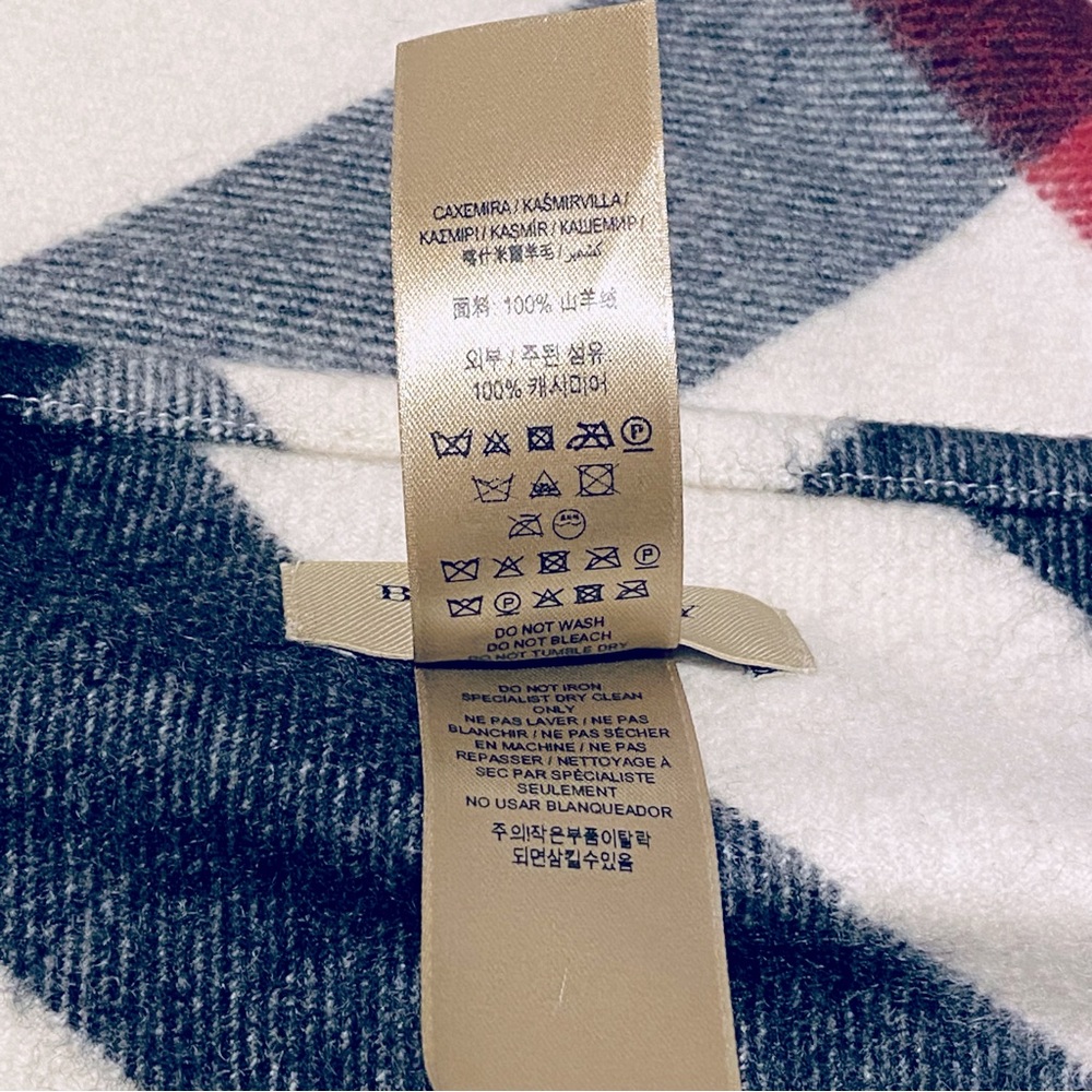 BURBERRY LONDON HALF MEGA CASHMERE BANDANA / SCARF / WRAP. - Picture 10 of 11